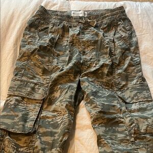 Abercrombie Kids Gray Camouflage Cargo Pants